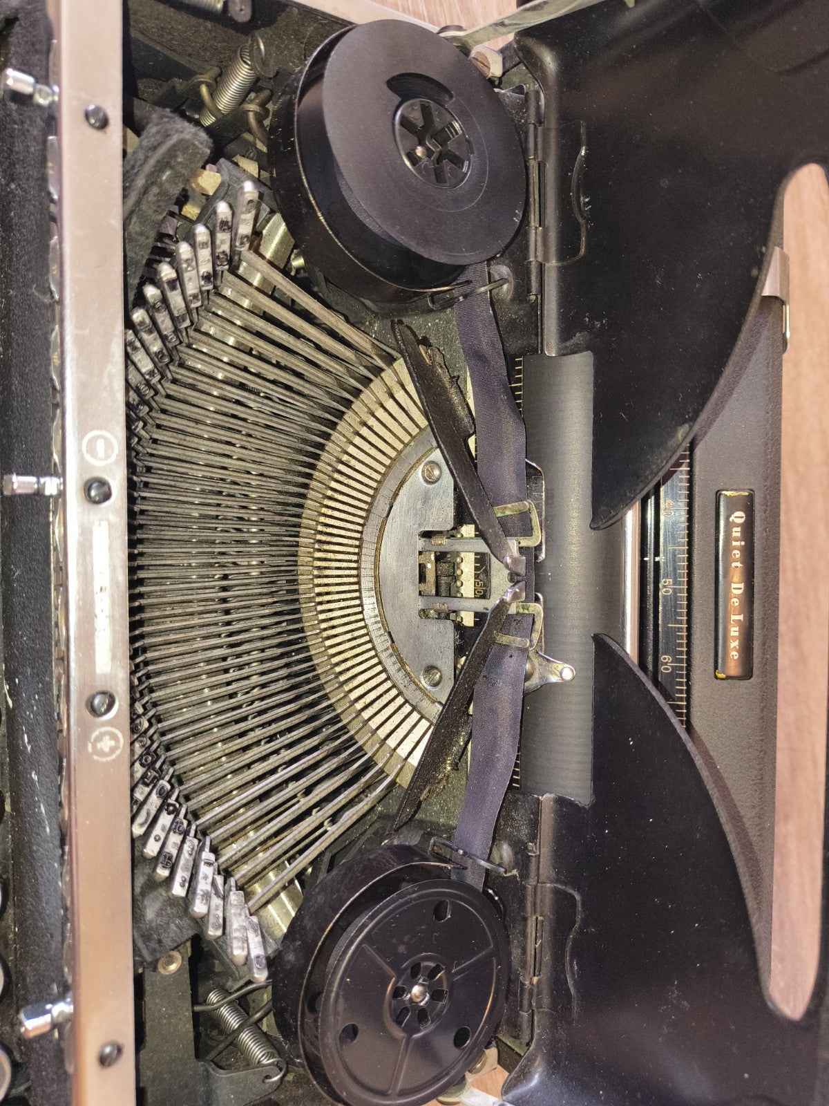Typewriter Royal Quiet De Luxe - 1947 Post War - Ready to Use with Case