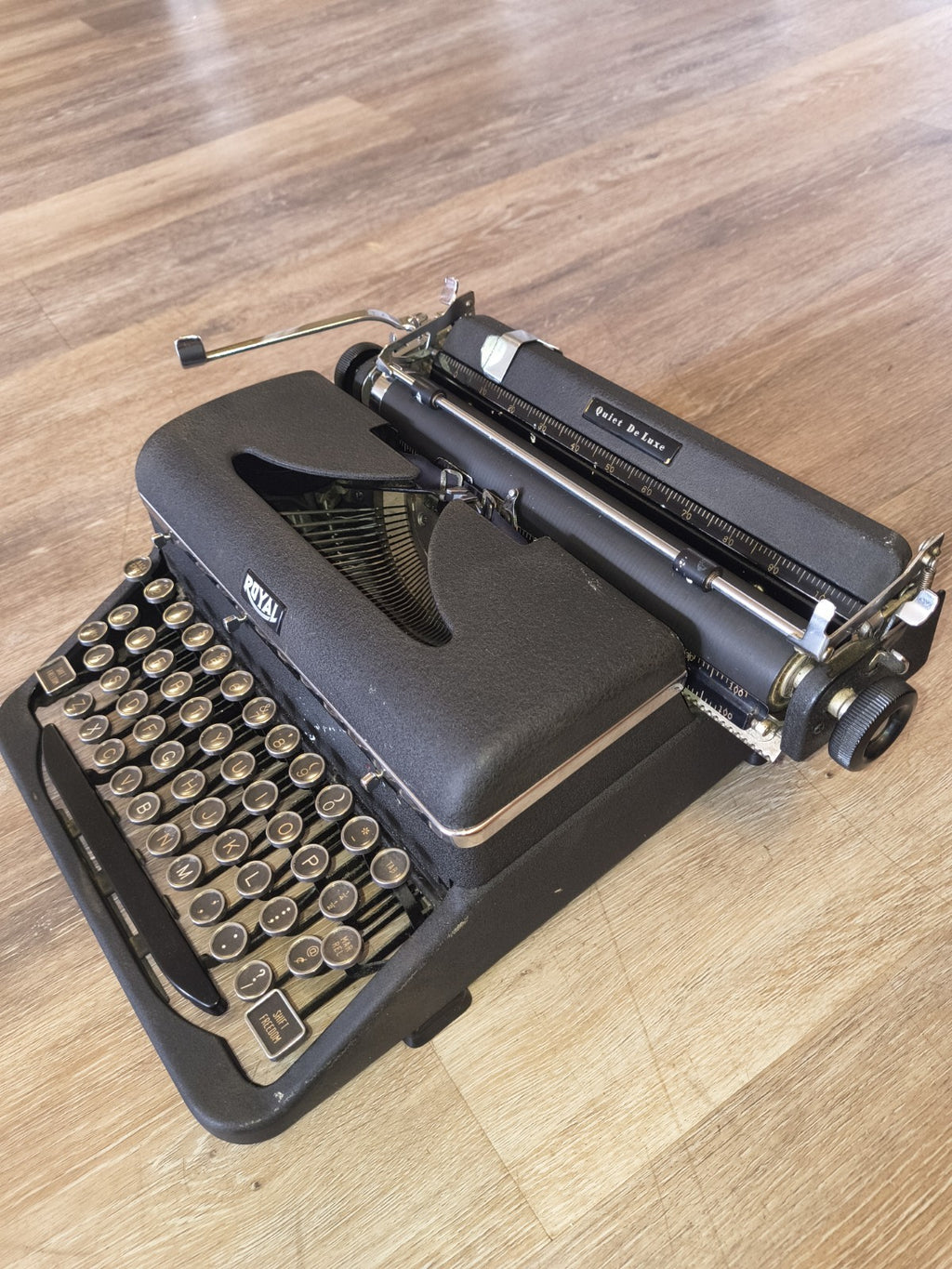Typewriter Royal Quiet De Luxe - 1947 Post War - Ready to Use with Case