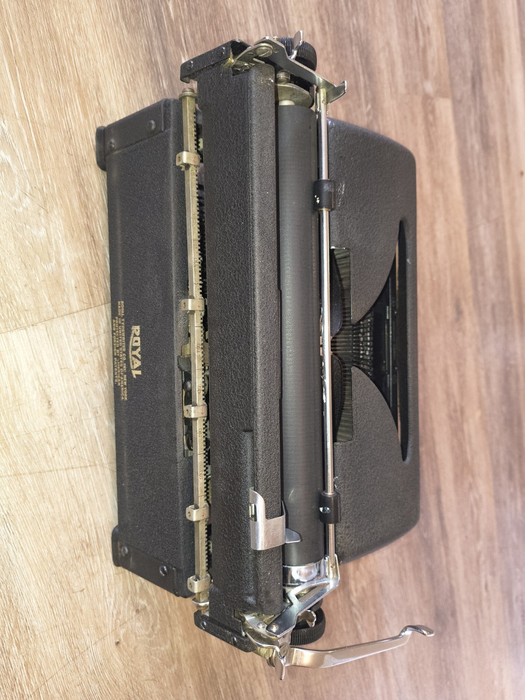 Typewriter Royal Quiet De Luxe - 1947 Post War - Ready to Use with Case