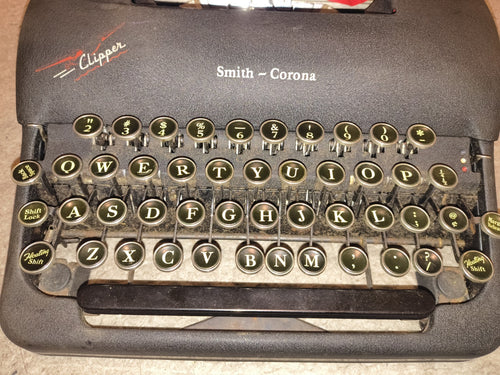 1946 Smith‑Corona Clipper Portable Typewriter Beautiful Condition