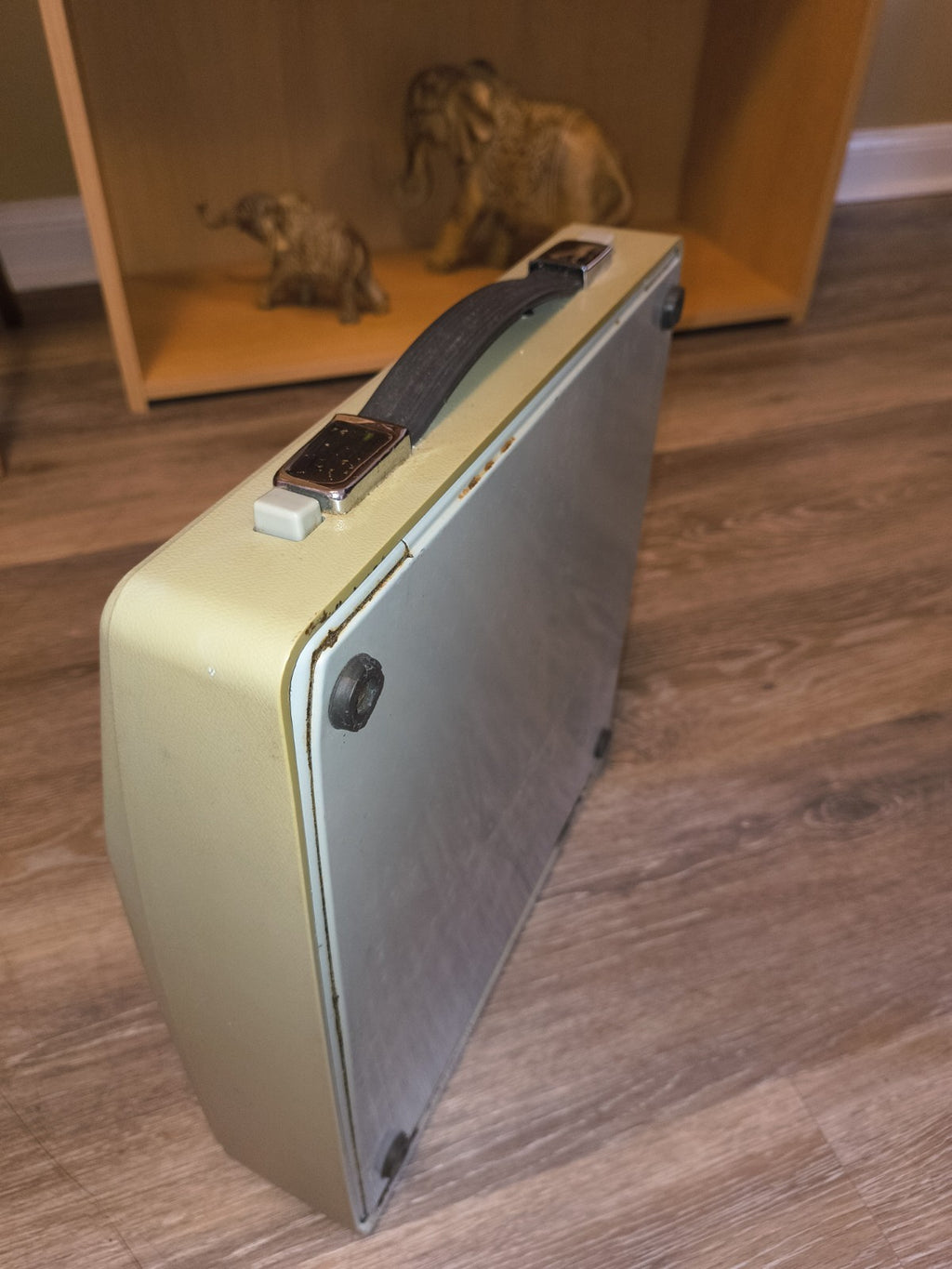 Royal Signet Typewriter – Cleaned & Fully Working – With Case & Ready to Use