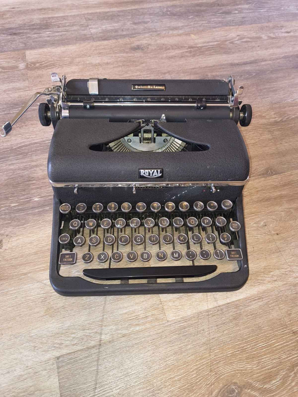 Typewriter Royal Quiet De Luxe - 1947 Post War - Ready to Use with Case