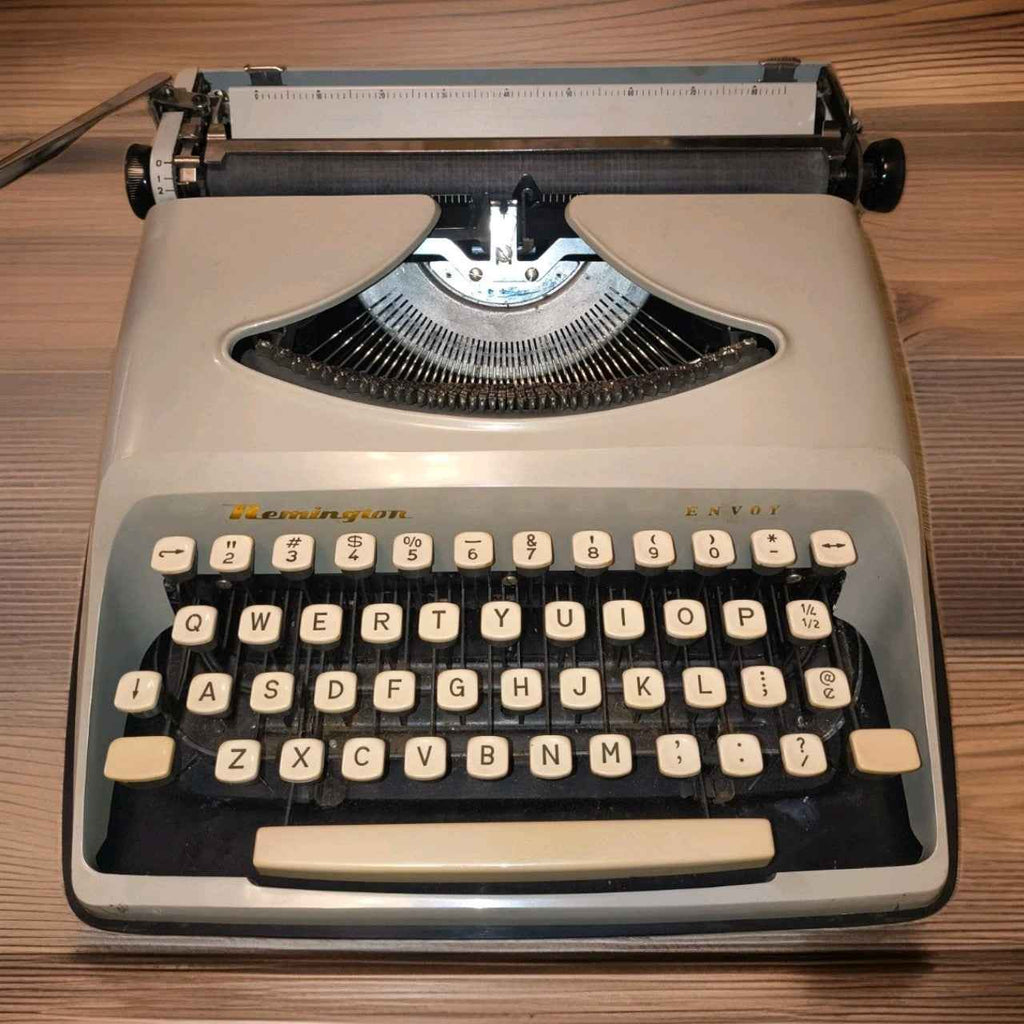 Remington Envoy Typewriter • Ready for Work & Play Condition • Cream w Case Pica