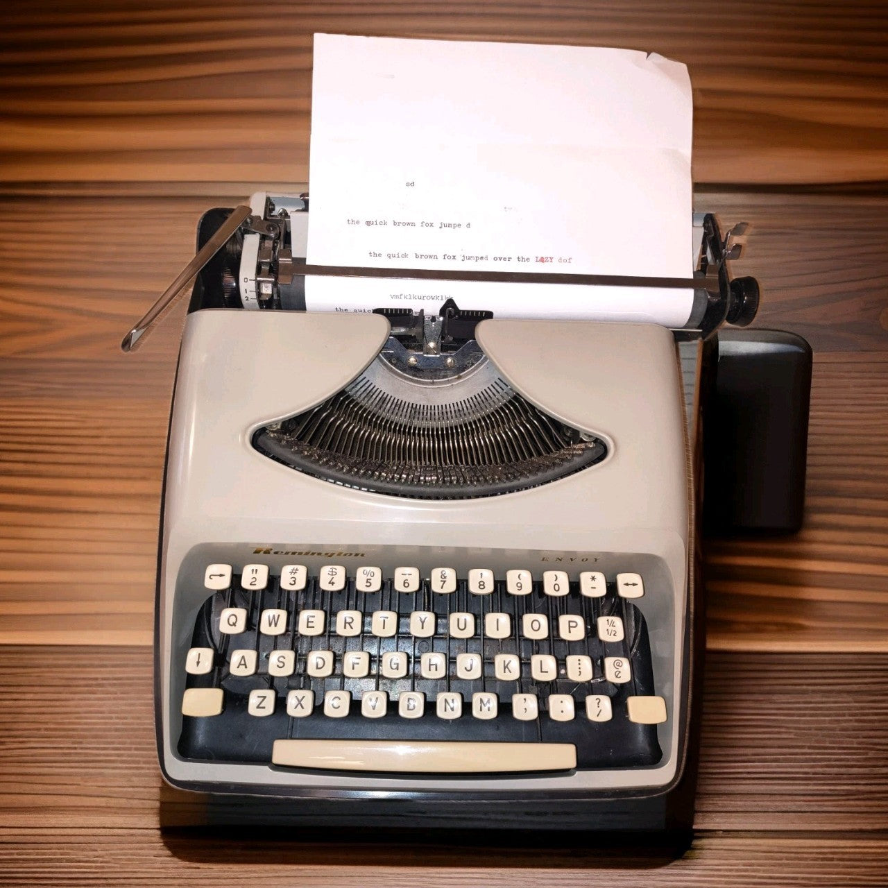 Remington Envoy Typewriter • Ready for Work & Play Condition • Cream w Case Pica