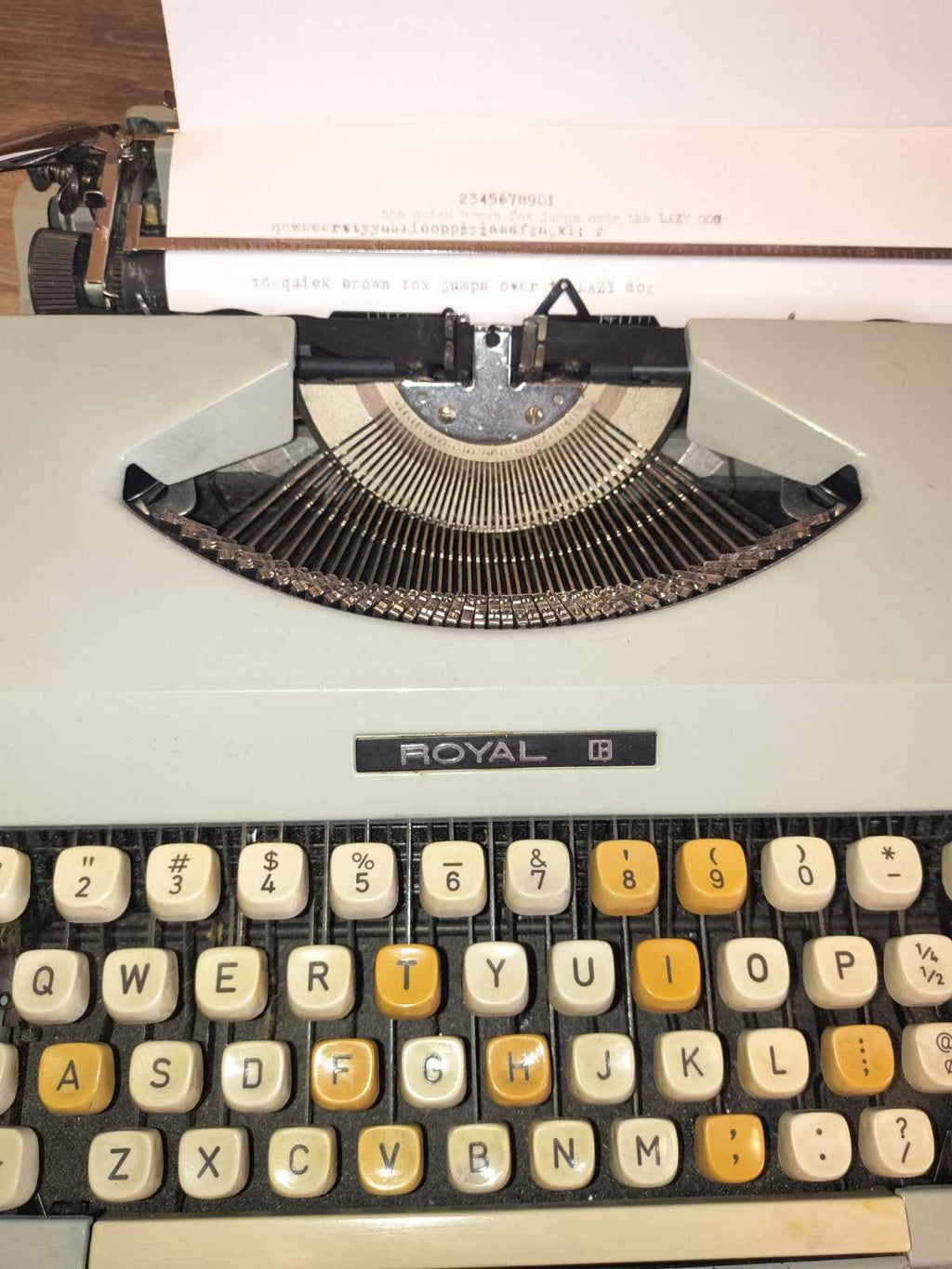 Royal Signet Typewriter – Cleaned & Fully Working – With Case & Ready to Use
