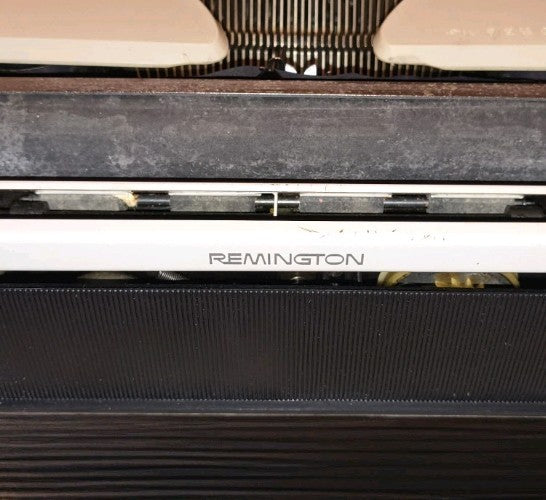 Remington Premier Typewriter • Fully Working Vintage Manual • Mid‑Century Cream