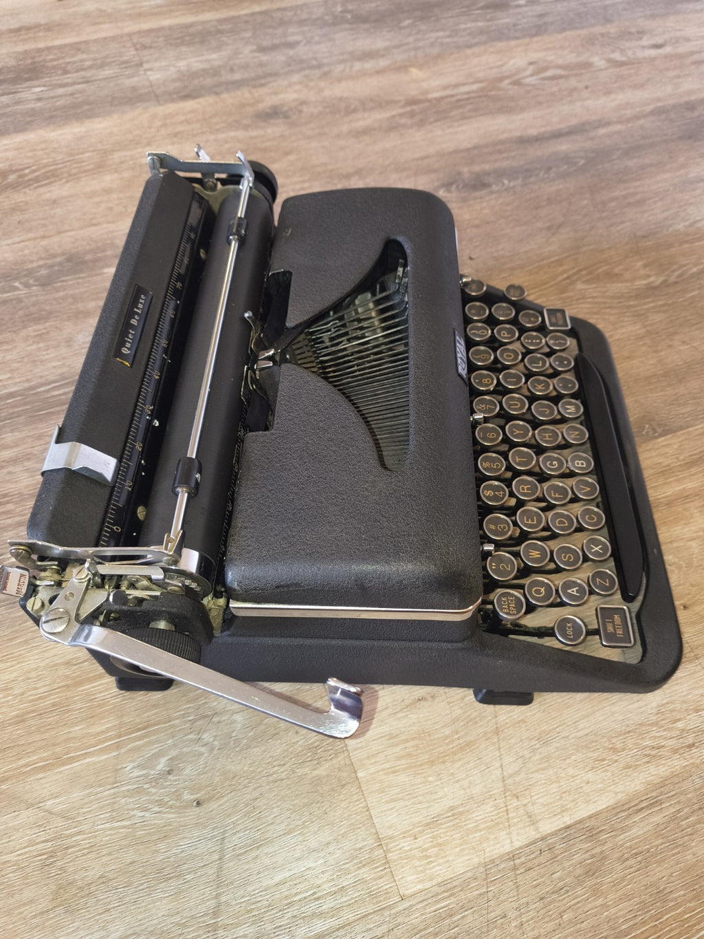 Typewriter Royal Quiet De Luxe - 1947 Post War - Ready to Use with Case